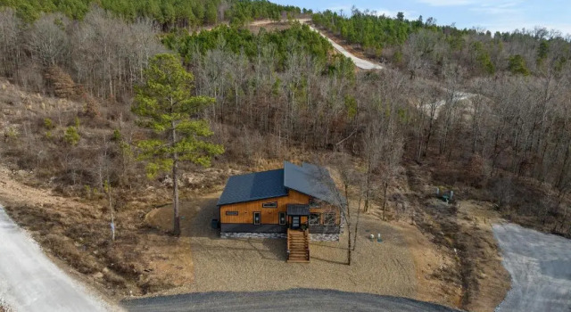 Vacana Peace & Quiet Couples Cabin, Hot Tub, Fire Pit, Pet Friendly, Prenota Casa vacanze Hochatown Oklahoma