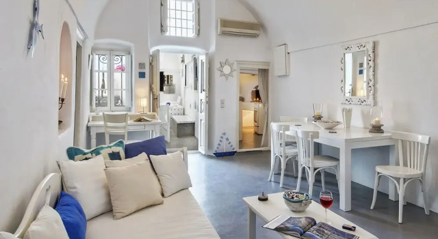 Pyrgos 3-Bed Villa Sleeps 8 with Pool and AirCon, Забронировать Вилла Виллы Пиргос, Вилла