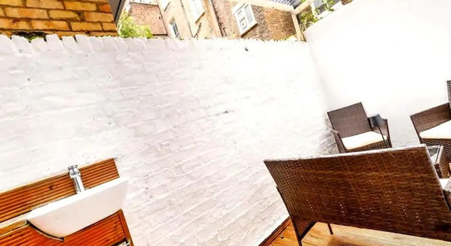 Bright 2BR Apartment in West Kensington, Забронировать Апартаменты/квартира Лондон Большой Лондон, рядом с Станция метро Kensington (Olympia)