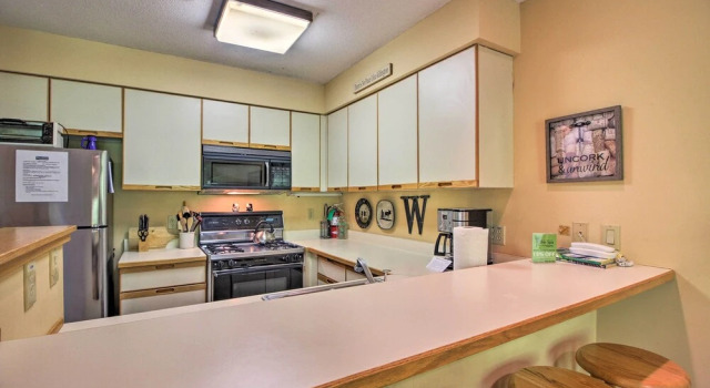Апартаменты Killington Condo w/ Spa ~ 3 Miles to Ski Resort!