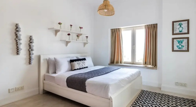 Elegant 3BR in Dubai Marina With Scenic Views!, Забронировать Апартаменты/квартира Дубай-Марина , рядом с Международный яхт-клуб Дубая