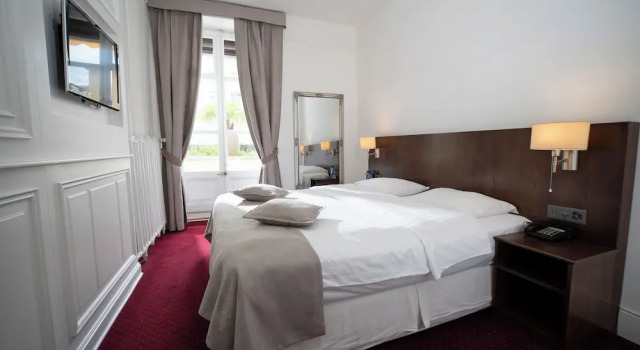 Двухместный номер Economy с балконом Hotel Helvetie Montreux
