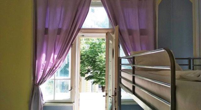 Hostel Compass Burgas, Забронировать Хостел Бургас Burgas Coast, рядом с Площадь Баба Ганка