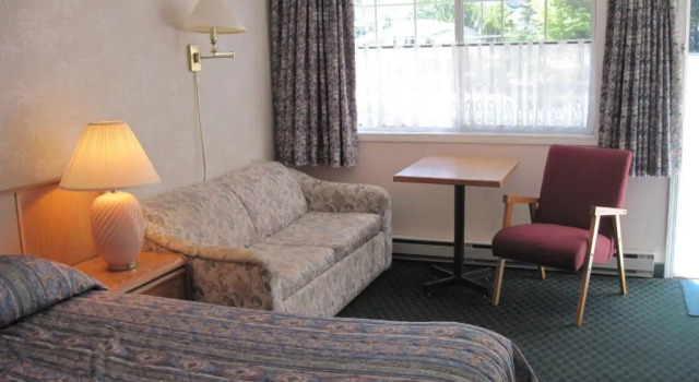 Четырёхместный номер Standard Alpine Motel