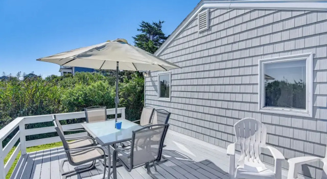 Коттедж Quaint Coastal Cottage With Patio!