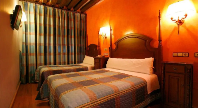 Трёхместный номер Standard Hostal Victoria I