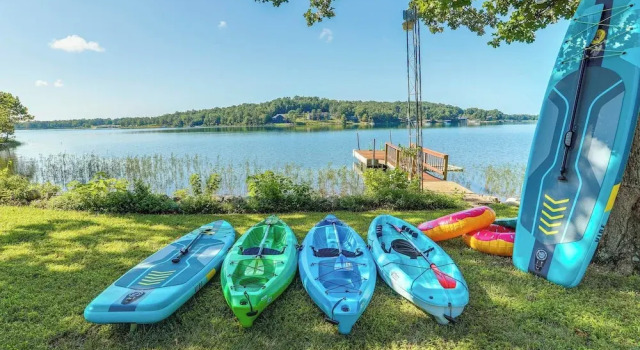 Lakefront Arkansas Escape w/ Grill, Dock & Kayaks!, Varaa Lomakoti  