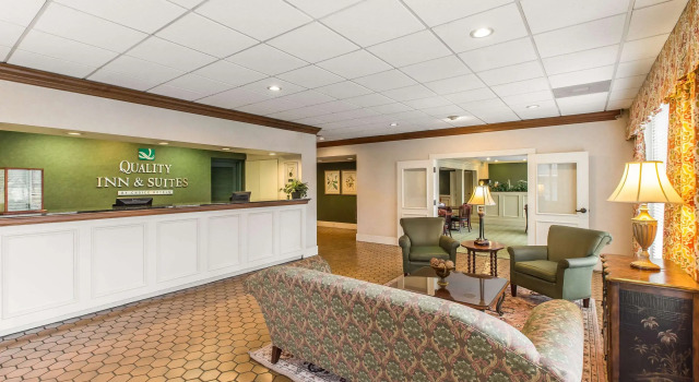 Quality Inn & Suites Conference Center McDonough, Boek Hotel Hotels in Georgia met parkeren, Parkeren