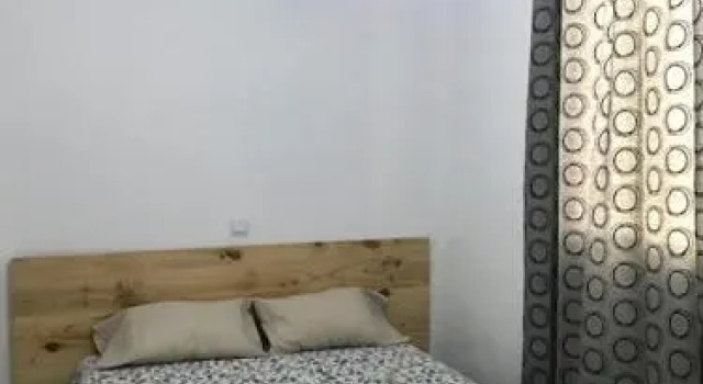 Rooms Arganzuela Centro, Забронировать Хостел Хостелы Мадрида, рядом с Королевский собор св. Франциска Великого, Хостел