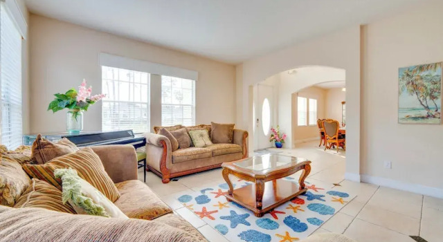 Community & Private Pools: Davenport Golf Getaway!