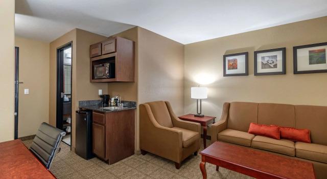 Comfort Suites Ennis, Забронировать Отель Эннис Dallas - Fort Worth Metropolitan Area