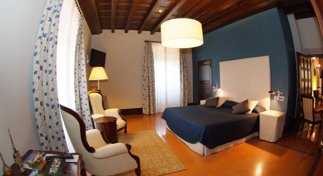 Hotel Palau Lo Mirador, Book Hotel Torroella de Montgrí Baix Empordà