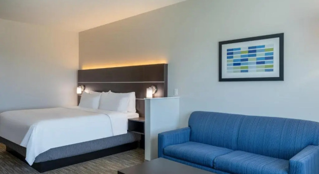 Люкс Holiday Inn Express & Suites - Watertown by IHG