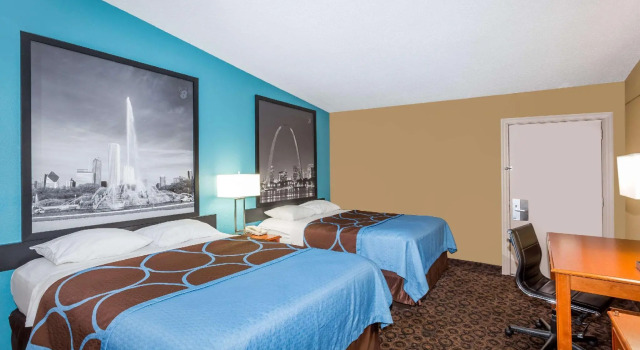 Четырёхместный номер Standard Super 8 by Wyndham Belleville St. Louis Area