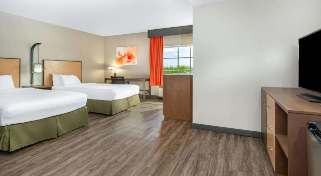 Четырёхместный номер Standard La Quinta Inn & Suites by Wyndham Ft. Pierce