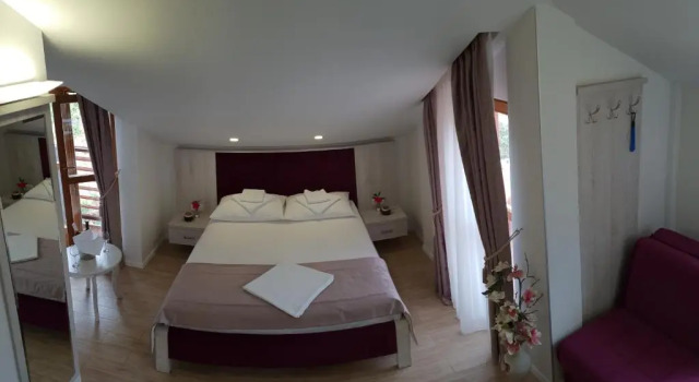 Семейный номер Deluxe Apis Hotel