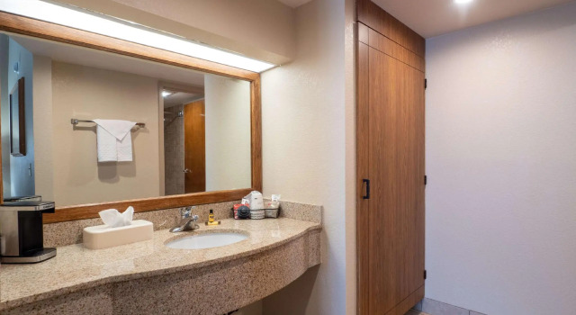 Четырёхместный люкс Best Western Plus Saddleback Inn & Conference Center