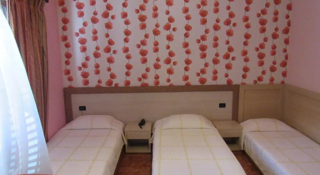 Hotel Serenity, Забронировать Отель Тирана область Тирана, рядом с Skanderbeg Square
