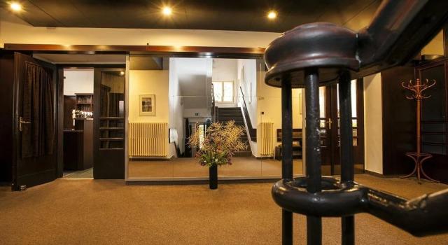 Parkhotel Skalní město, Rezerwuj Hotel Hotele w Kraj hradecki z parkingiem, Parking