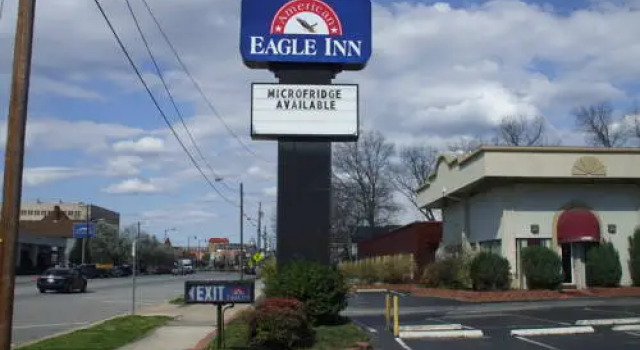 American Eagle Inn Fayetteville, Забронировать Отель Фаеттевилле Северная Каролина, рядом с Fayetteville Transportation Museum