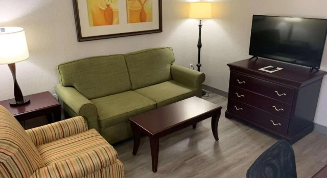 Двухместный люкс c 1 комнатой Country Inn & Suites by Radisson, Jacksonville West, FL