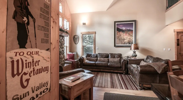 Meadow Wood Lodge in Shugart Flats, Book Feriehus Hoteller i Plain med parkering, Parkering