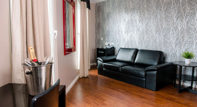 Royal Hotel Cardiff by Belvilla, Забронировать Отель Кардифф Гламорган, рядом с Gorsedd Stones