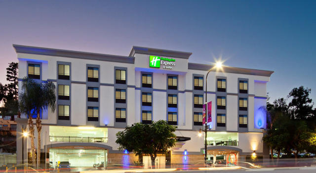 Holiday Inn Express & Suites Hollywood Walk Of Fame