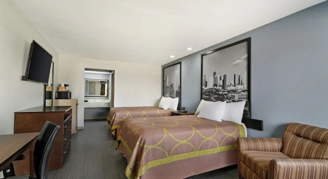 Четырёхместный номер Standard Crystal Inn Northeast Houston Downtown I-610