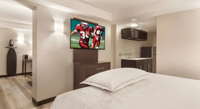 Шестиместный люкс Premium Red Roof Inn PLUS & Suites Erie