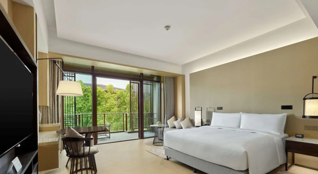 Двухместный номер Deluxe с балконом и с видом на сад Hilton Shanghai Songjiang Guangfulin