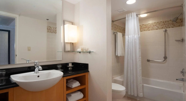 Двухместный клубный номер Standard Renaissance Orlando Airport Hotel