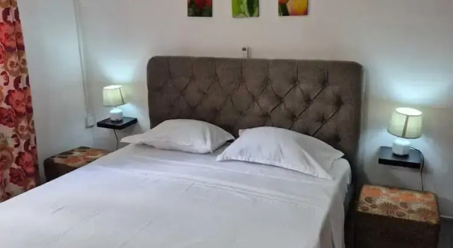 Апартаменты с 2 комнатами с видом на сад R&G Justlikehome Apartment 1 with blue sofa set and Apartment 2 with Garden View with brown sofa set