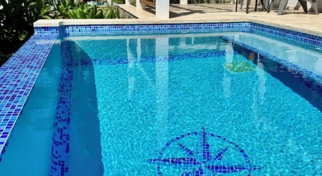 Roatan Infinity Pool and Ocean View Apartment, Book Apartment Arrozal Roatan