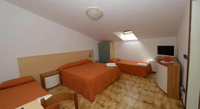 Четырёхместный номер Мансарда Hotel San Benedetto