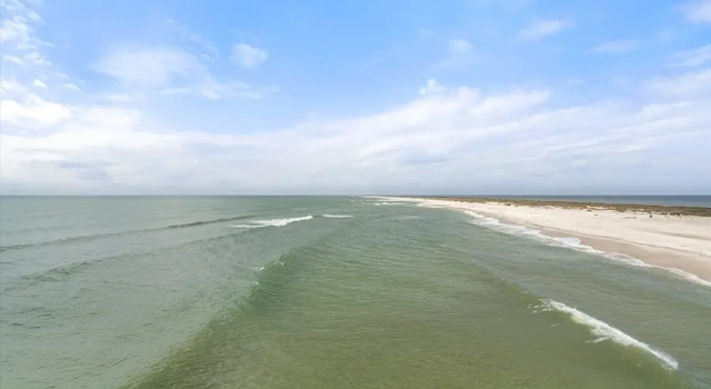 Коттедж с 6 комнатами Shamrock Shores - Gulf Front West End Pet Friendly Property With Room For Everyone. 3 Master Suites! 6 Bedroom Home by RedAwning