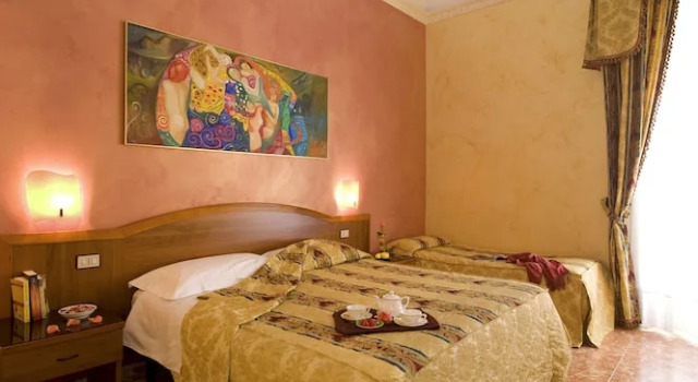 Трёхместный номер Hotel Joli