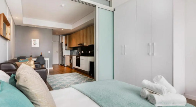 Stylish Central Apartment near Table Mountain, Забронировать Апартаменты/квартира Отели Кейптауна с парковкой, рядом с South African Museum And Planetarium, Парковка