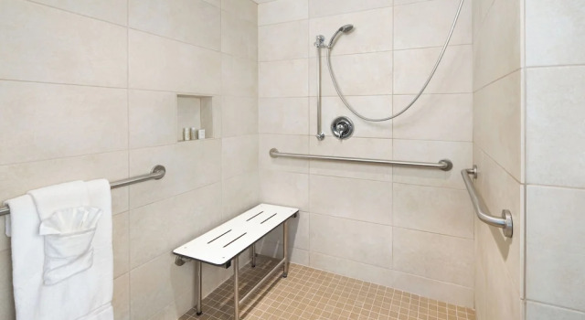 Двухместный люкс Hotel Indigo Cleveland Beachwood by IHG