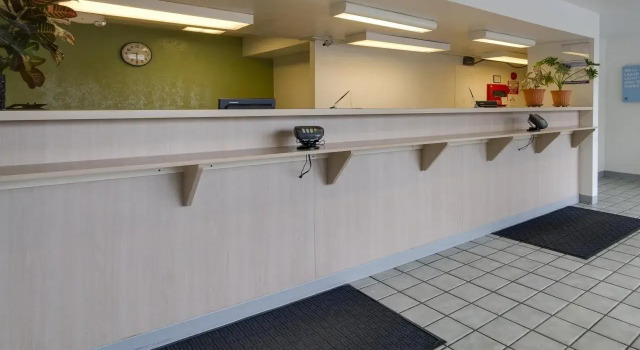 Motel 6 Kissimmee, FL - Orlando, Rezerwuj Motel Hotele w Kissimmee z parkingiem, Parking
