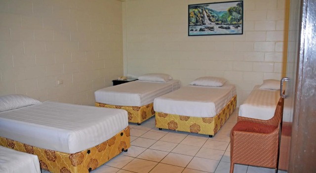 Кровать в общем номере Grand Melanesian Hotel