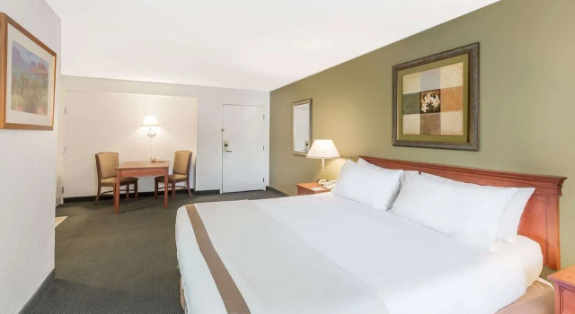 Hawthorn Suites Sacramento