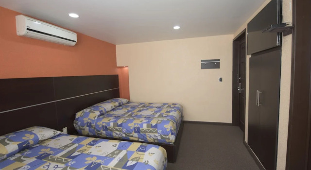 Четырёхместный номер Standard Oaxaca Inn Reforma
