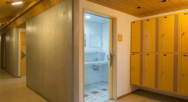 Кровать в общем номере Montreux Youth Hostel