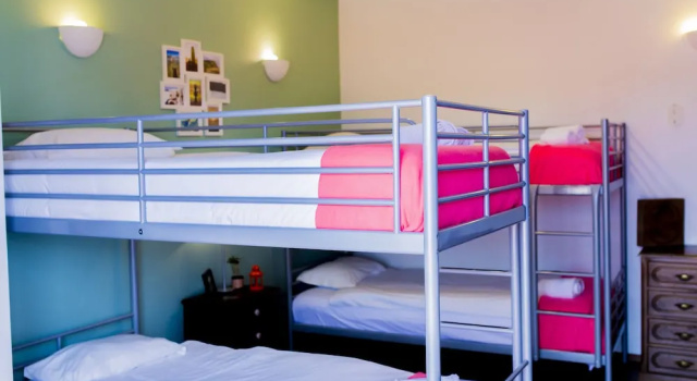 Кровать в общем номере (женский номер) Atlantic Lodge