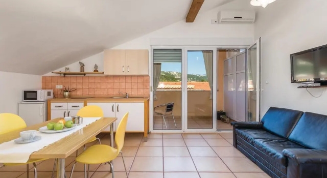 Amazing Home in Palit With Wifi and 1 Bedrooms, Buchen Sie Hotel Palit Insel Rab