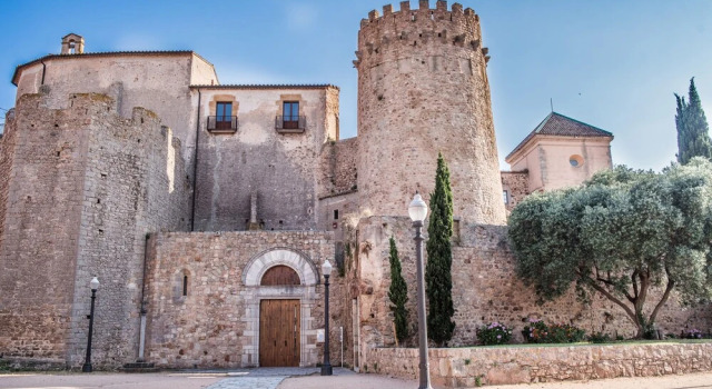 Casa Rutlla by Hauzify, Забронировать Отель Сан-Фелиу-де-Гишольс Baix Empordà