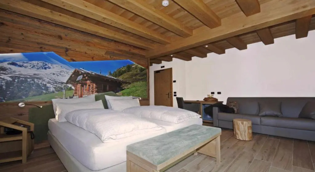 Четырёхместный номер Standard с балконом Hotel Amerikan