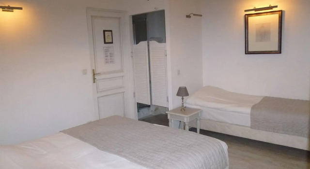 Logis - Hotel De La Mairie, Забронировать Отель Амбрён Lac de Serre-Ponçon