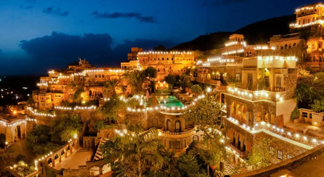 Neemrana Fort-Palace, Забронировать Отель Отели штата Раджастхана с питанием, Пансион